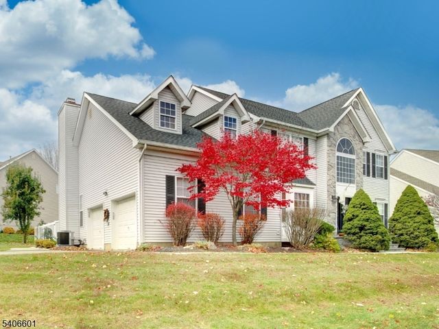 37 Lazarus Dr, Roxbury Twp., NJ 07852