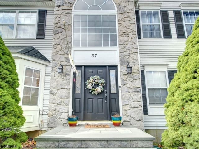 37 Lazarus Dr, Roxbury Twp., NJ 07852
