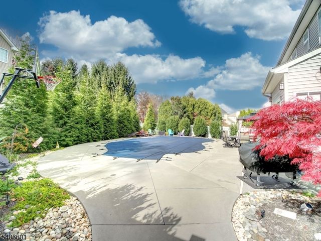 37 Lazarus Dr, Roxbury Twp., NJ 07852