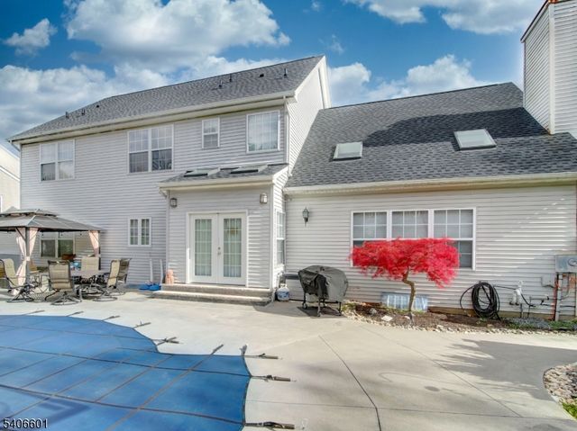 37 Lazarus Dr, Roxbury Twp., NJ 07852