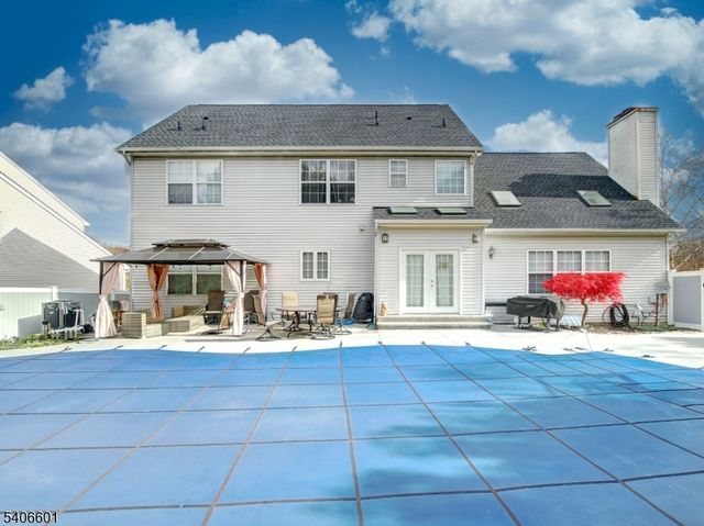 37 Lazarus Dr, Roxbury Twp., NJ 07852