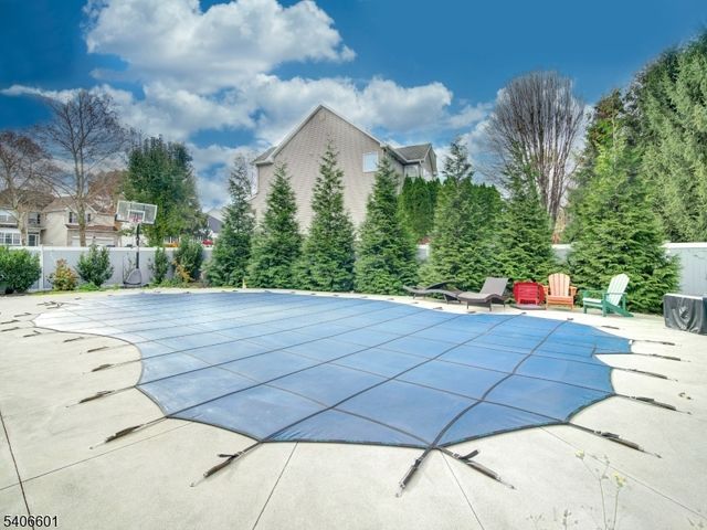 37 Lazarus Dr, Roxbury Twp., NJ 07852