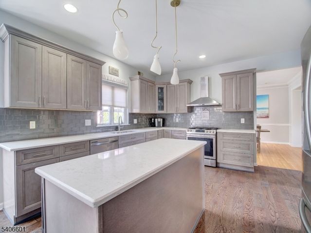 37 Lazarus Dr, Roxbury Twp., NJ 07852