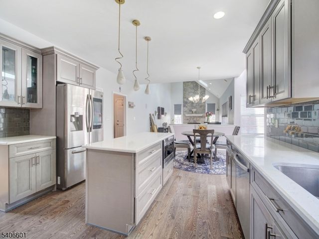 37 Lazarus Dr, Roxbury Twp., NJ 07852