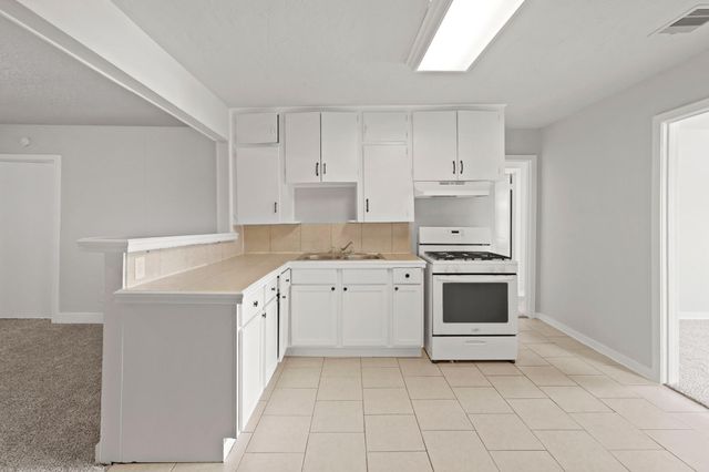 4953 Bataan Road, Houston, TX 77033