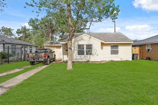 4953 Bataan Road, Houston, TX 77033