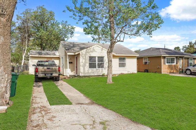 4953 Bataan Road, Houston, TX 77033