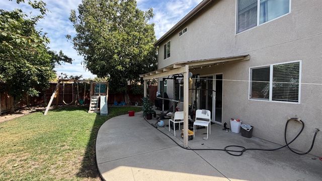 2833 Saxton Dr, Stockton, CA 95212