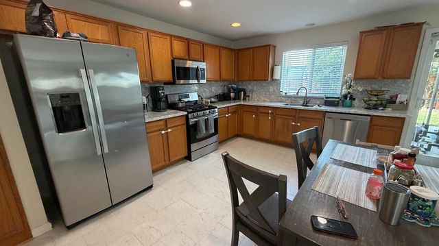 2833 Saxton Dr, Stockton, CA 95212