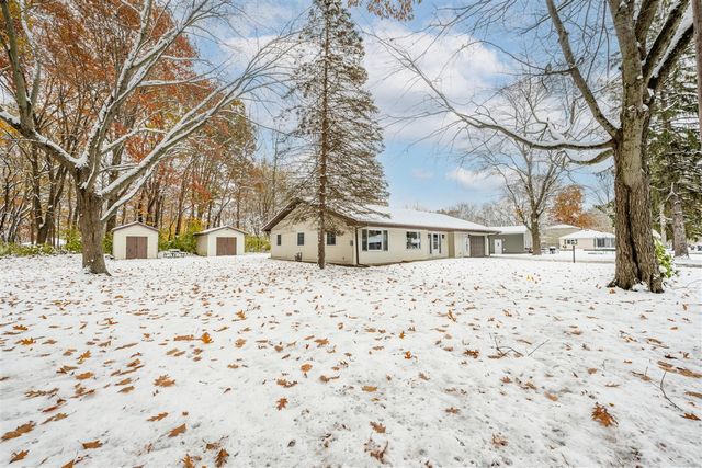 5081 Woodward Avenue, Coloma, MI 49038