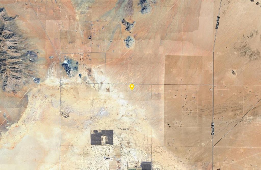Image 10 of property listing at Northside Road, Lucerne Valley, CA 92356