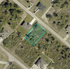 414 WICKHAM AVE S, Lehigh Acres, FL 33974