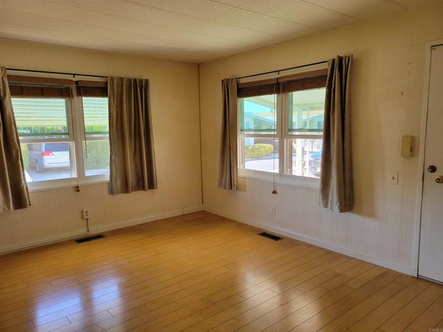 1525 W Oakland Avenue 89, Hemet, CA 92546