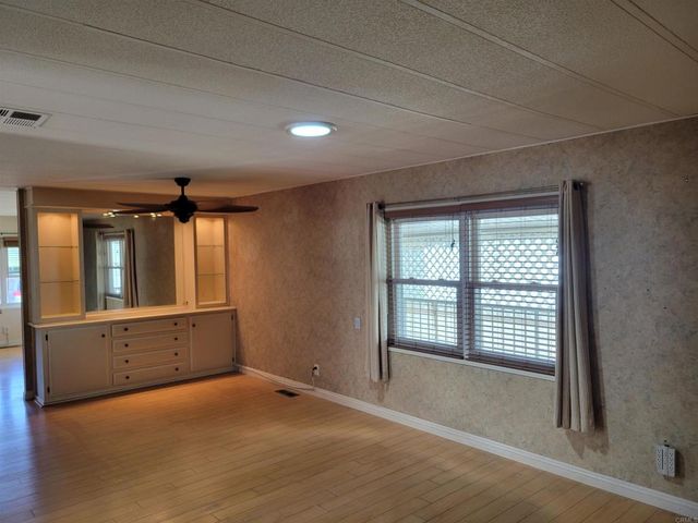 1525 W Oakland Avenue 89, Hemet, CA 92546