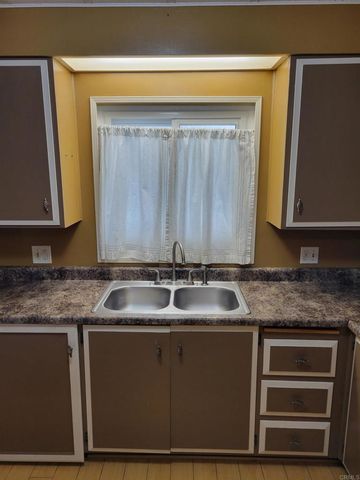 1525 W Oakland Avenue 89, Hemet, CA 92546