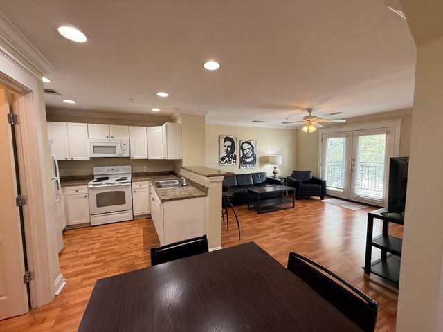 1725 Harvey Mitchell PKWY S 1430, College Station, TX 77840