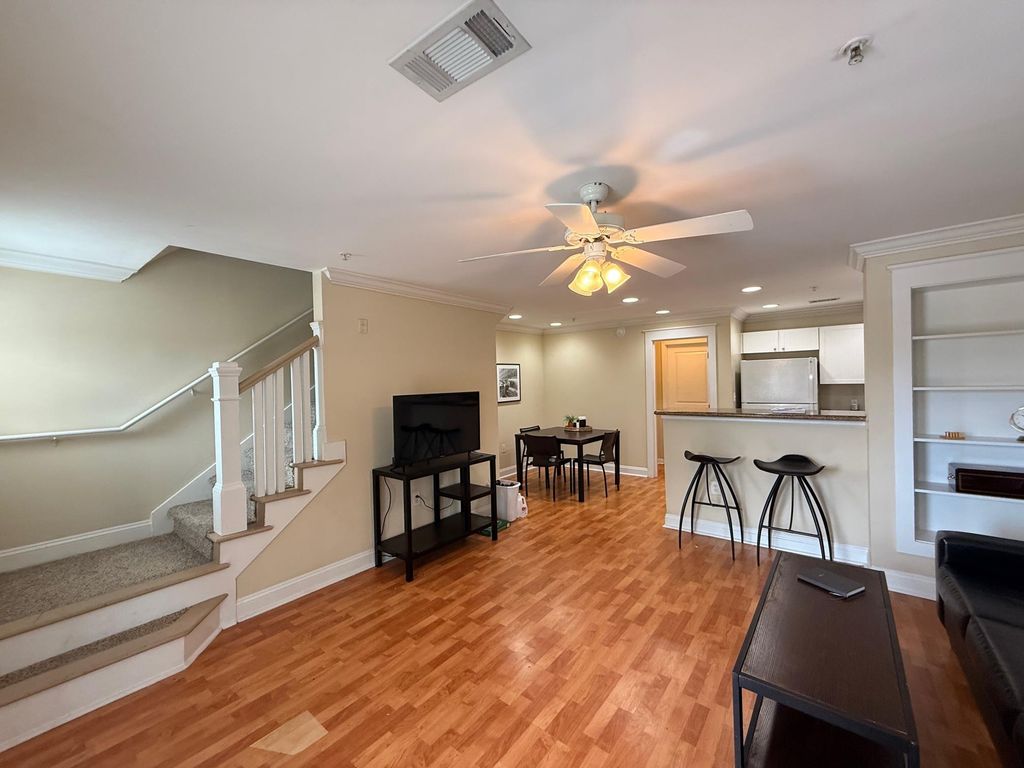 1725 Harvey Mitchell PKWY S 1430, College Station, TX 77840