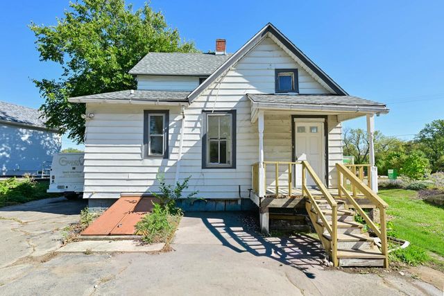 305 N Lake AVENUE, Twin Lakes, WI 53181