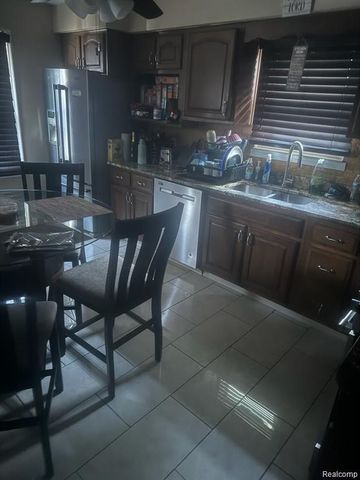 24816 Cushing Avenue, Eastpointe, MI 48021