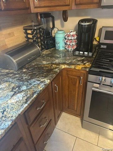 24816 Cushing Avenue, Eastpointe, MI 48021