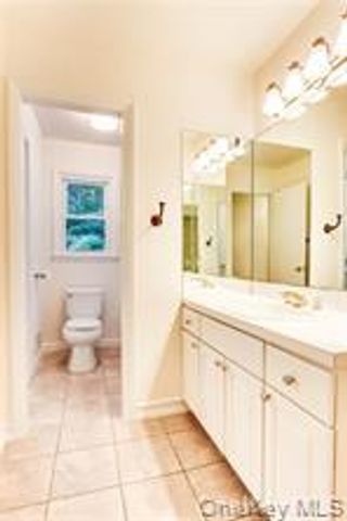 8 Apple Blossom Court, Airmont, NY 10952