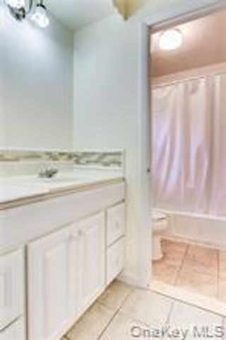 8 Apple Blossom Court, Airmont, NY 10952