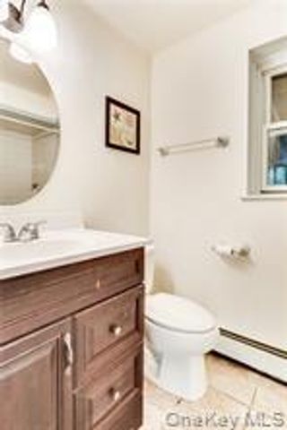 8 Apple Blossom Court, Airmont, NY 10952