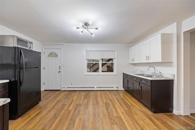 8 Apple Blossom Court, Airmont, NY 10952