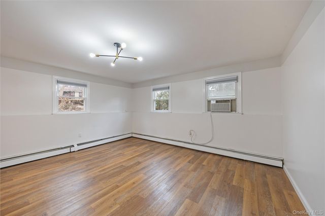 8 Apple Blossom Court, Airmont, NY 10952