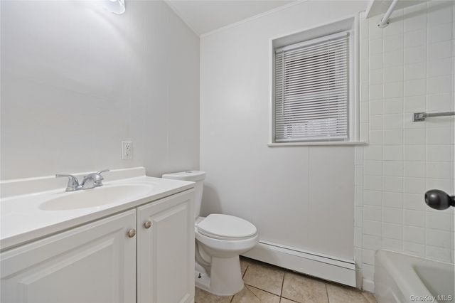 8 Apple Blossom Court, Airmont, NY 10952