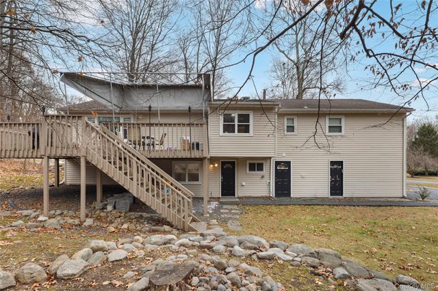 8 Apple Blossom Court, Airmont, NY 10952