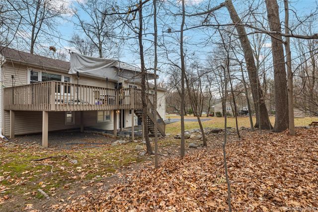 8 Apple Blossom Court, Airmont, NY 10952