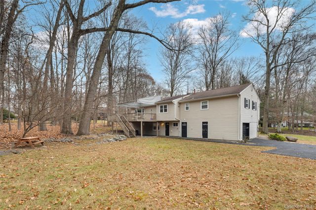 8 Apple Blossom Court, Airmont, NY 10952