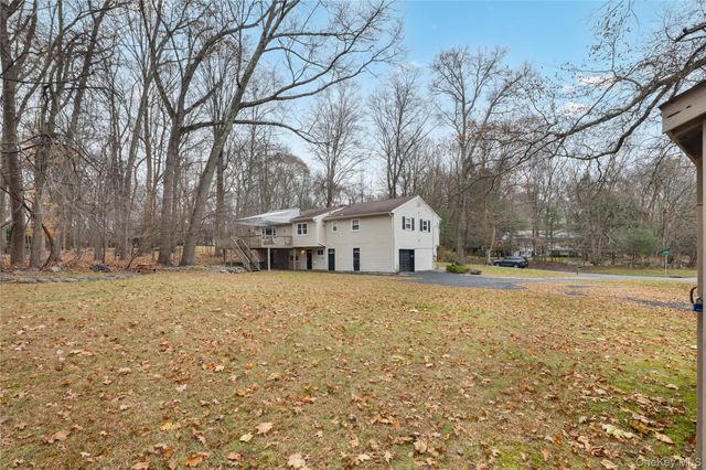 8 Apple Blossom Court, Airmont, NY 10952