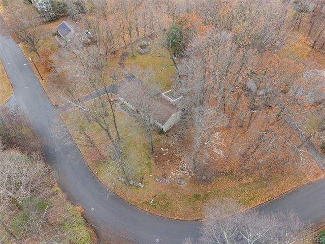 8 Apple Blossom Court, Airmont, NY 10952