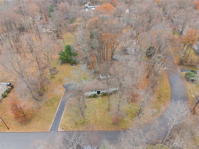 8 Apple Blossom Court, Airmont, NY 10952