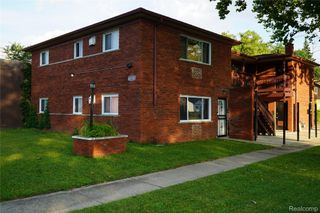 18741 Schoolcraft, Detroit, MI 48223