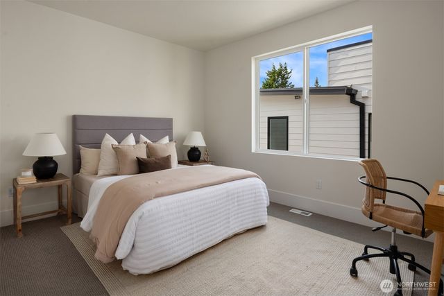 134 8th Ct, Kirkland, WA 98033