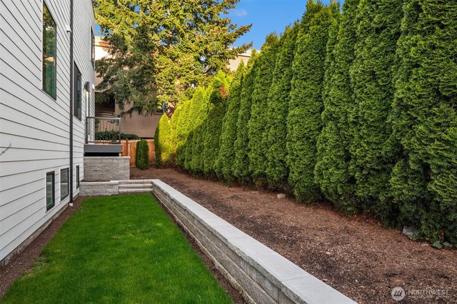 134 8th Ct, Kirkland, WA 98033