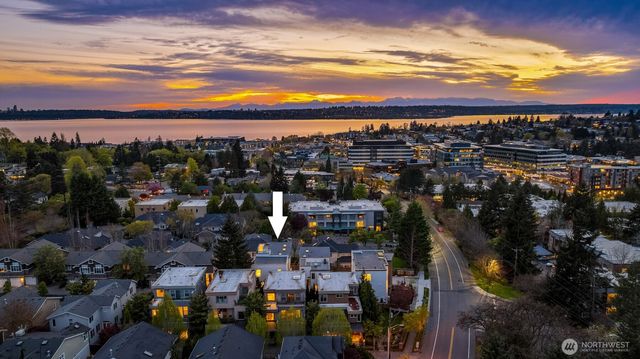 134 8th Ct, Kirkland, WA 98033