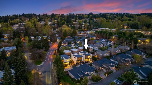 134 8th Ct, Kirkland, WA 98033