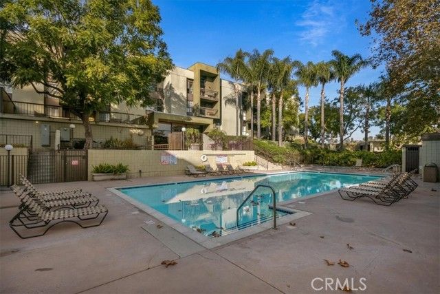 898 Temple 125, Los Angeles, CA 90042