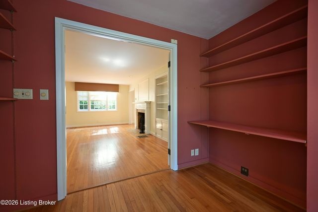 621 Cochran Hill Rd, Louisville, KY 40206
