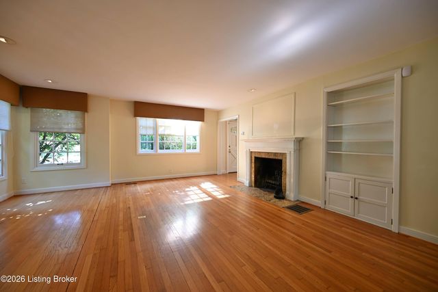 621 Cochran Hill Rd, Louisville, KY 40206