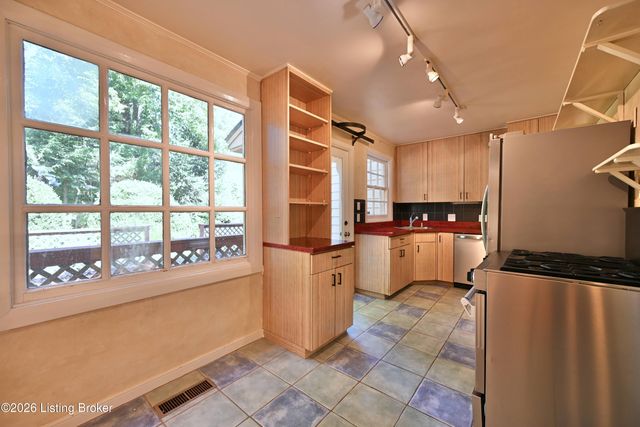 621 Cochran Hill Rd, Louisville, KY 40206