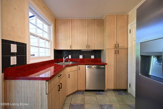 621 Cochran Hill Rd, Louisville, KY 40206