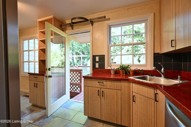 621 Cochran Hill Rd, Louisville, KY 40206