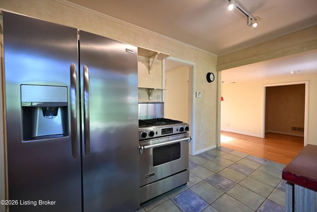 621 Cochran Hill Rd, Louisville, KY 40206