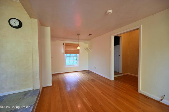 621 Cochran Hill Rd, Louisville, KY 40206