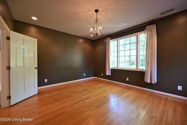 621 Cochran Hill Rd, Louisville, KY 40206